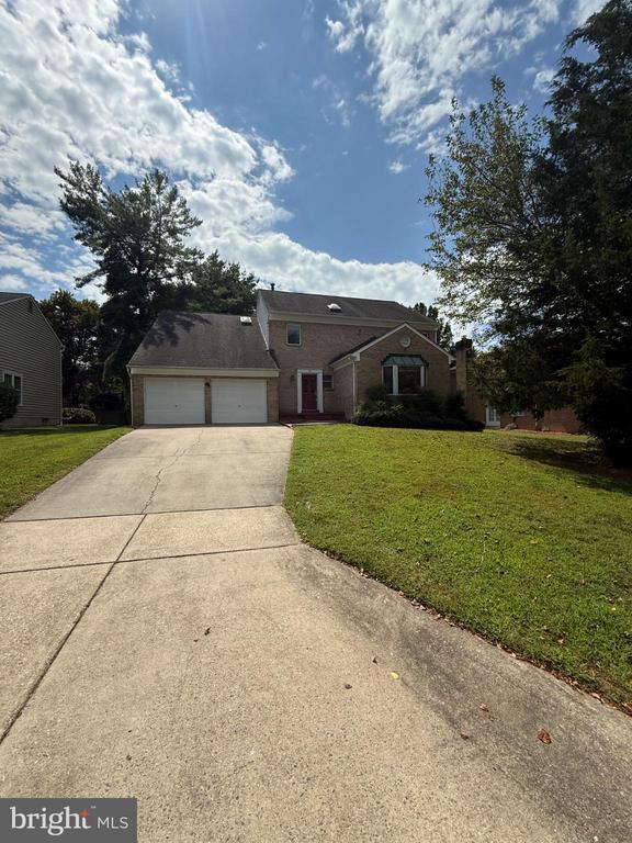 property at 10 Candlelight Ct