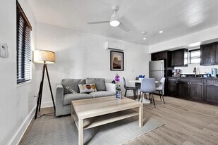 333 Walnut St in Hollywood, FL - Building Photo