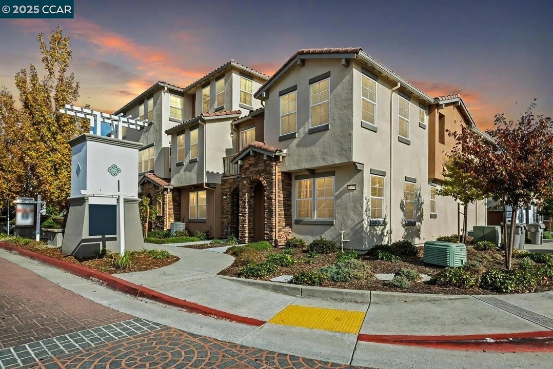 4470 Louvre Ln in Sacramento, CA - Building Photo