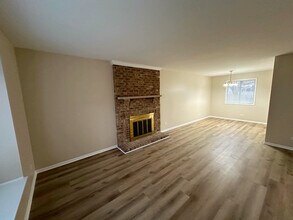 1301 Haverhill Cir in Naperville, IL - Building Photo - Building Photo