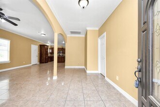 11643 Antoine Dr in Houston, TX - Foto de edificio - Building Photo