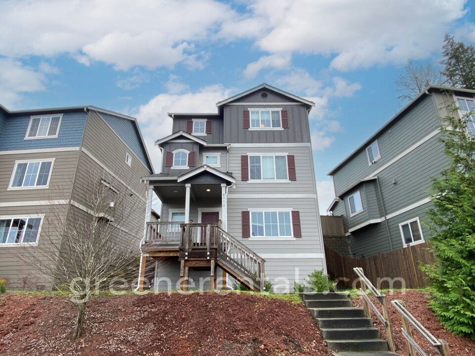 6713 Birdseye Ave NE in Lacey, WA - Foto de edificio