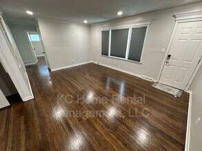 8216 Madison Ave in Kansas City, MO - Building Photo - Building Photo