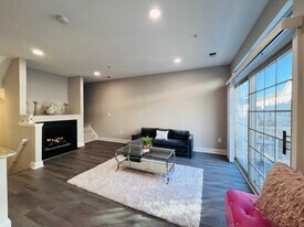 46375 Pryor Square in Cascades, VA - Building Photo