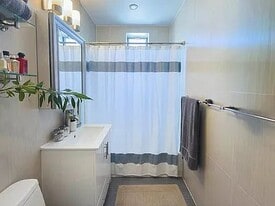 41-16 47th Ave, Unit 5 in Queens, NY - Building Photo