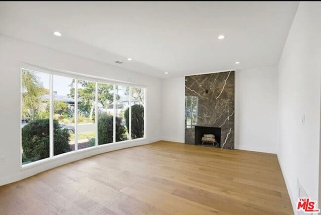 7406 W 82nd St in Los Angeles, CA - Building Photo - Building Photo