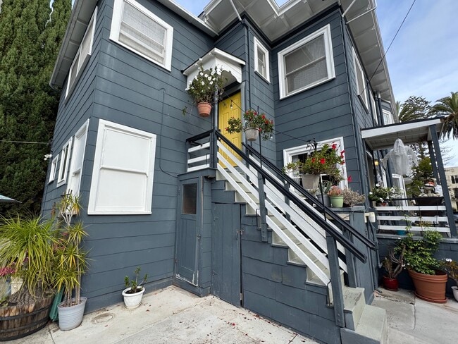 2514 Central Ave, Unit #D in Alameda, CA - Building Photo - Building Photo