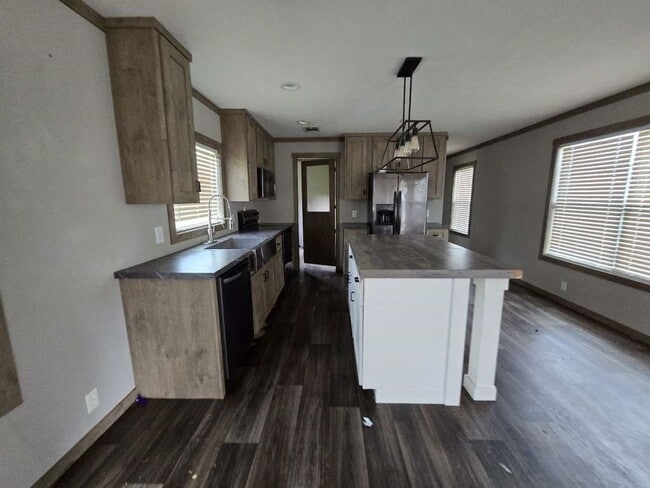 95 Pine Ridge Dr in Cleveland, TX - Building Photo - Building Photo