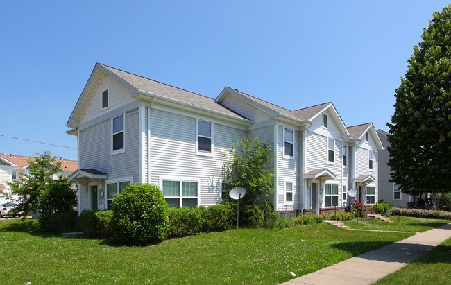 Clairton in Clairton, PA - Foto de edificio - Building Photo