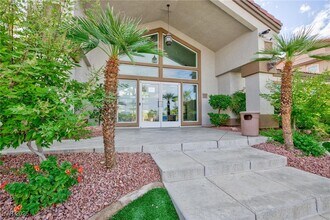 2305 W Horizon Ridge Pkwy in Henderson, NV - Foto de edificio - Building Photo