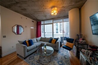 44 Peachtree Pl NE in Atlanta, GA - Building Photo - Building Photo