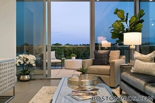 160 Merrimack St in Haverhill, MA - Building Photo