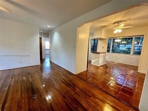 5842 SW 60th St in Miami, FL - Building Photo - Building Photo