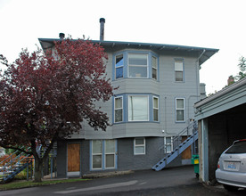 West Boston Apartments in Seattle, WA - Building Photo - Building Photo