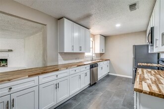 6932 Mary Hill Rd in Forest Hill, TX - Building Photo - Building Photo