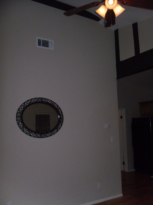 7304 Forbes Ave, Unit C in Lake Balboa, CA - Foto de edificio - Building Photo