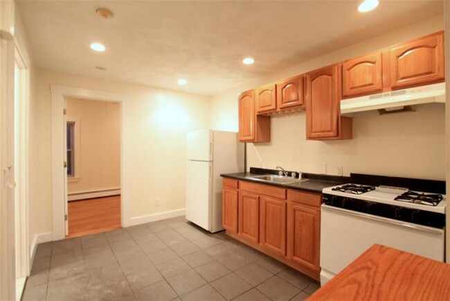 302 Highland Ave in Somerville, MA - Building Photo - Building Photo