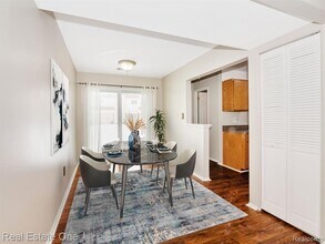 1323 Laurel Valley Dr in Waterford Township, MI - Building Photo - Building Photo