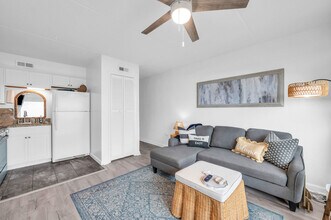222 Carolina Beach Ave N, Unit 314 in Carolina Beach, NC - Building Photo - Building Photo