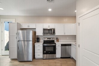 6606 W Paradise Ln in Glendale, AZ - Building Photo - Building Photo