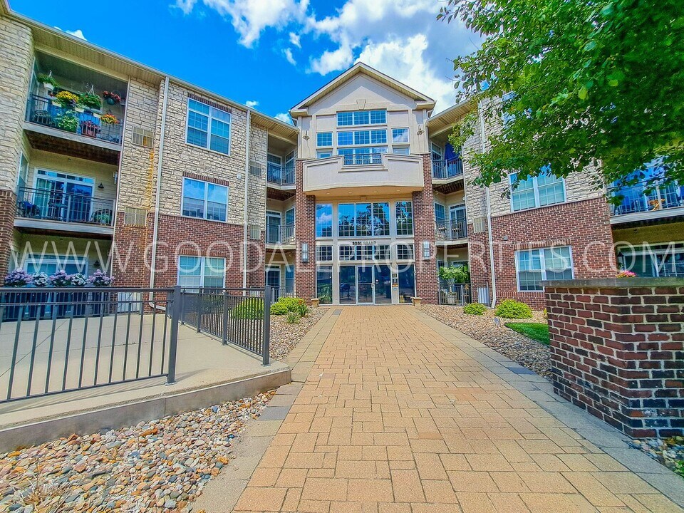 3031 Grand Ave in Des Moines, IA - Building Photo