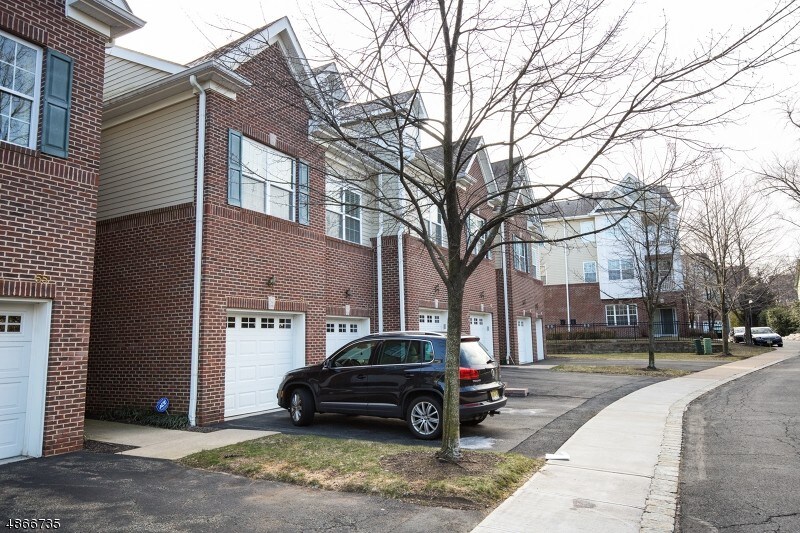 51 Taft Ln in Morristown, NJ - Building Photo