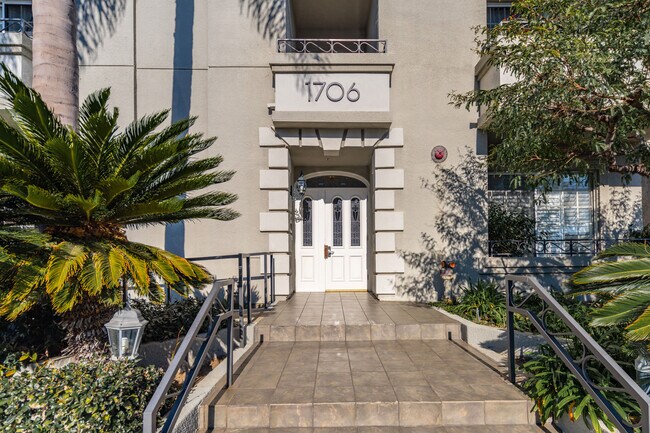 1706 Colby Ave in Los Angeles, CA - Foto de edificio - Building Photo