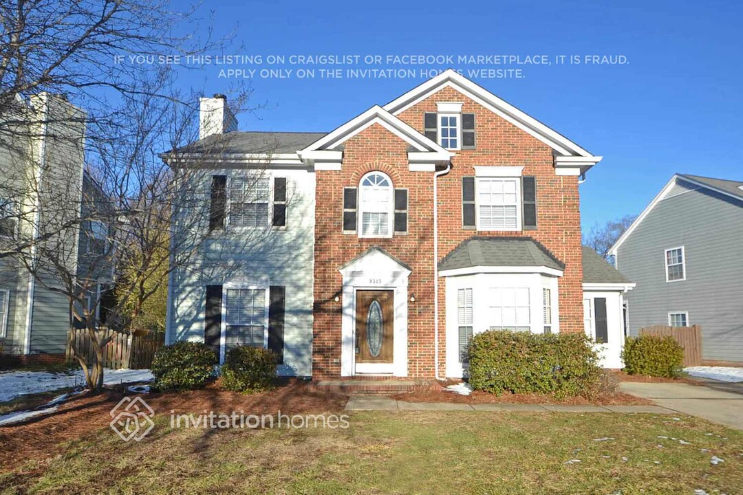 9313 Hanworth Trace Dr in Charlotte, NC - Building Photo