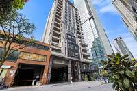 68 Yorkville Ave in Toronto, ON - Building Photo - Building Photo