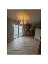 7900 E 87th St in Raytown, MO - Foto de edificio - Building Photo