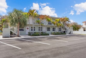 2319 Tamarind Dr in Fort Pierce, FL - Building Photo - Building Photo