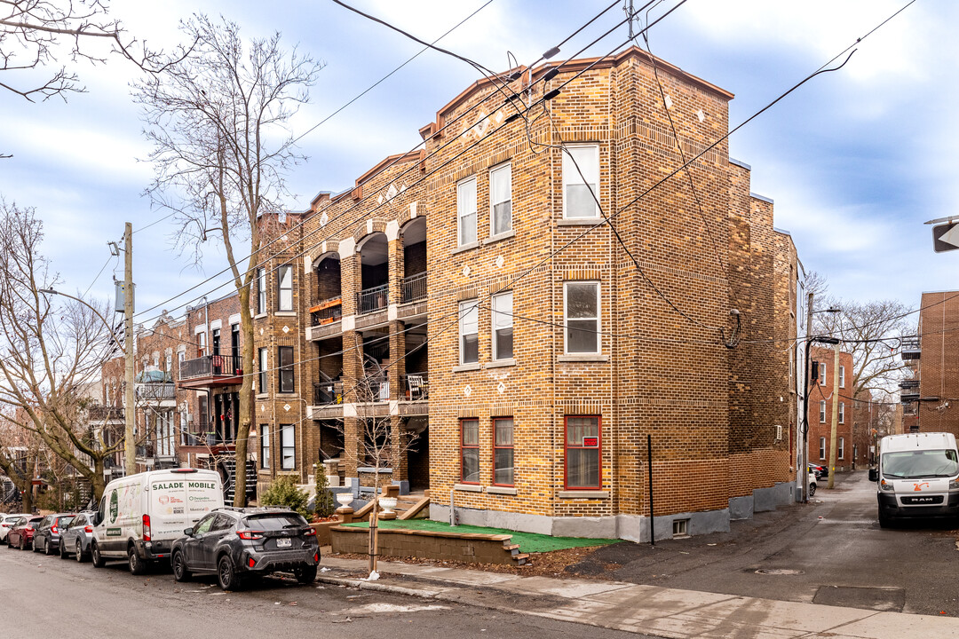 2602-2610 Chapleau St in Montréal, QC - Building Photo