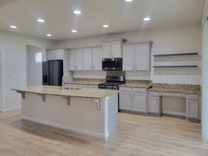 8911 Corona St NE in Lacey, WA - Building Photo - Building Photo