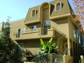 843 Hayworth Ave in Los Angeles, CA - Building Photo
