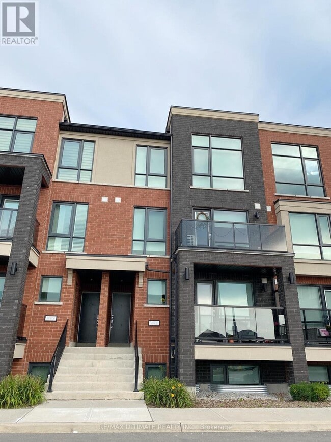 100 Dufay Rd in Brampton, ON - Building Photo - Building Photo