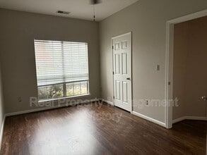 566 Treymoor Lake Cir in Alabaster, AL - Foto de edificio - Building Photo