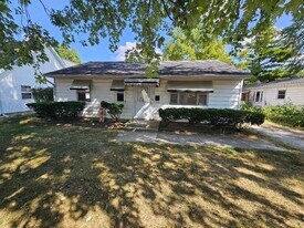 120 S Wentz St in Wapakoneta, OH - Building Photo