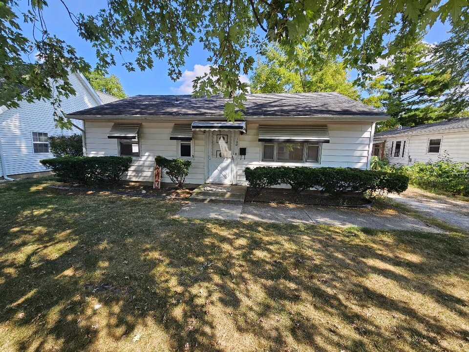 120 S Wentz St in Wapakoneta, OH - Building Photo