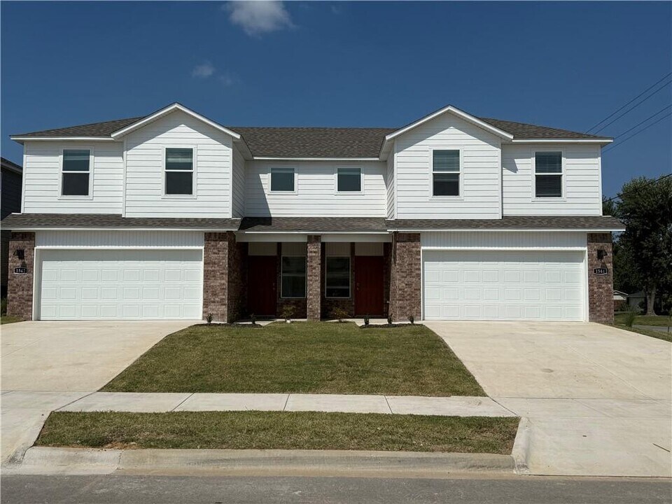1534 Bermuda St in Lowell, AR - Building Photo