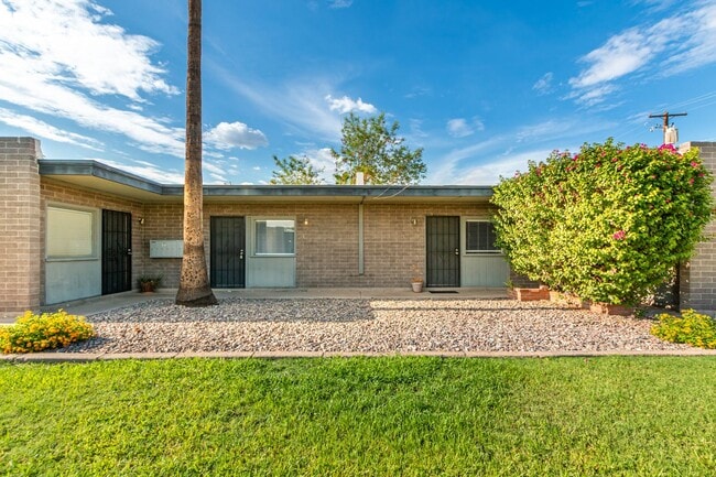 1722 E Ocotillo Rd in Phoenix, AZ - Building Photo - Building Photo