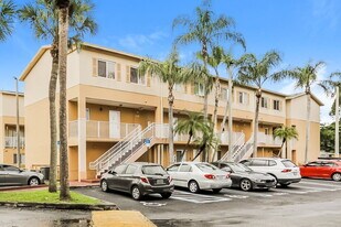 14277 N Kendale Lakes Cir in Miami, FL - Building Photo