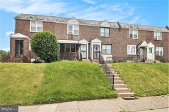 7504 Sherwood Rd in Philadelphia, PA - Building Photo - Building Photo