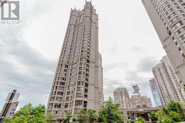 3880 Duke of York Blvd in Mississauga, ON - Building Photo - Building Photo