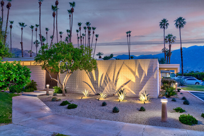 143 Desert Lakes Dr in Palm Springs, CA - Foto de edificio - Building Photo