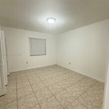 1735 NE 164th St in North Miami Beach, FL - Building Photo - Building Photo