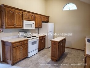 501 Kindred Dr in Smithville, MO - Building Photo - Building Photo
