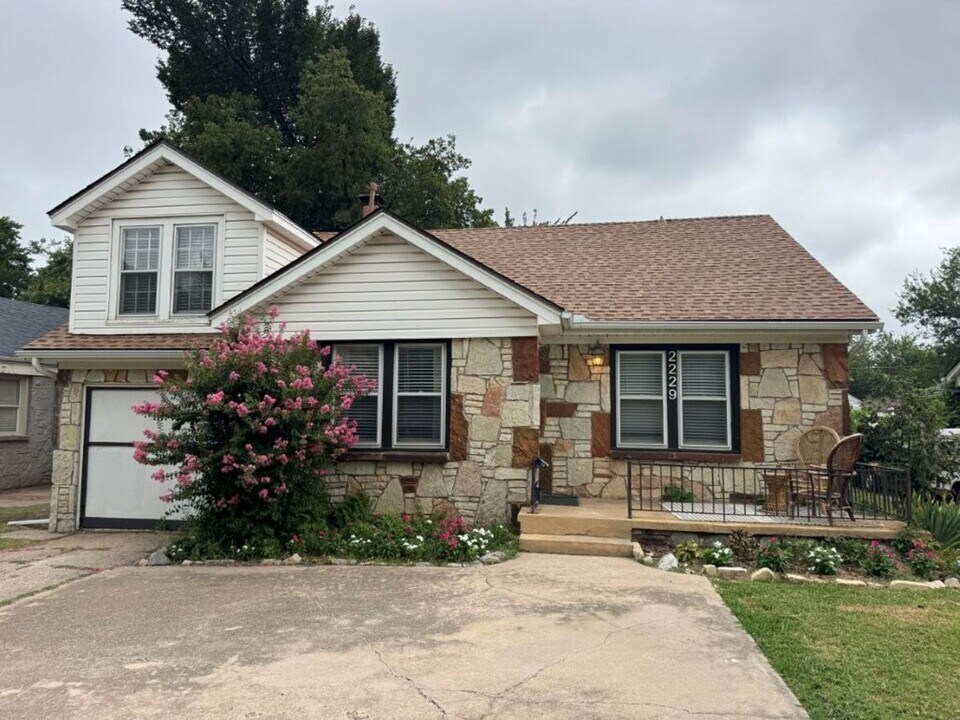 2229 NW 30th St in Oklahoma City, OK - Building Photo