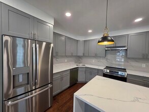 180 Calumet St, Unit 1 in Boston, MA - Foto de edificio - Building Photo