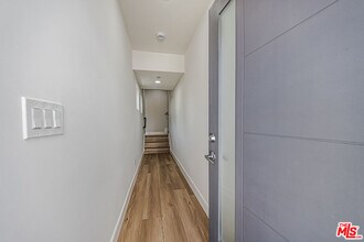 2057 S Garth Ave in Los Angeles, CA - Building Photo - Building Photo