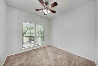 914 W 26th St, Unit 203 in Austin, TX - Building Photo - Building Photo